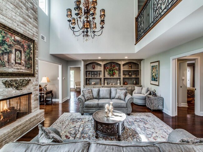 Building Photo - 211 Briarpark Dr