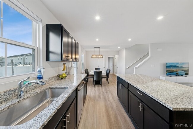 Building Photo - 32 Florence Ln