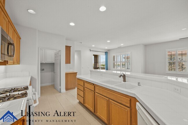 Building Photo - 24320 Lorenzo Ln