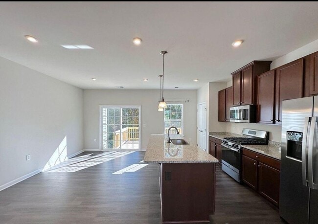 Building Photo - 801 Romeria Dr