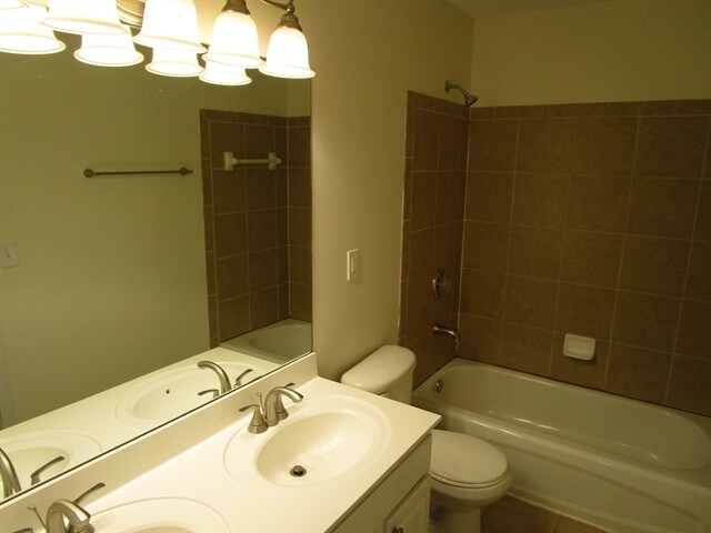 Building Photo - 809 Plaintain Dr