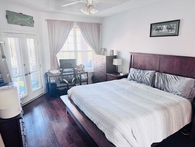 Building Photo - 4 Bedroom 2 Bath in Deer Creek