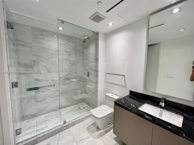 Building Photo - 17141 Collins Ave