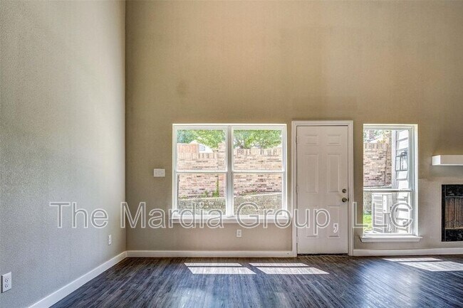 Building Photo - 1110 Woburn Dr