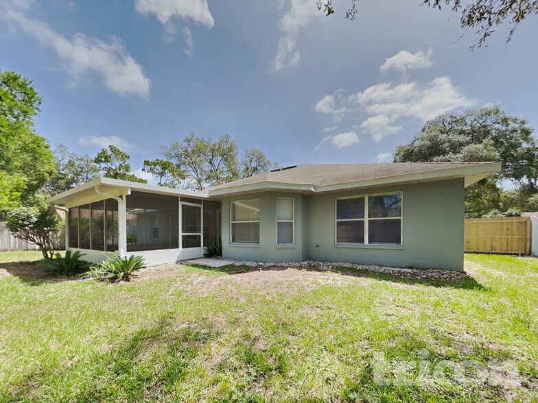 Building Photo - 1193 Sanger Ave