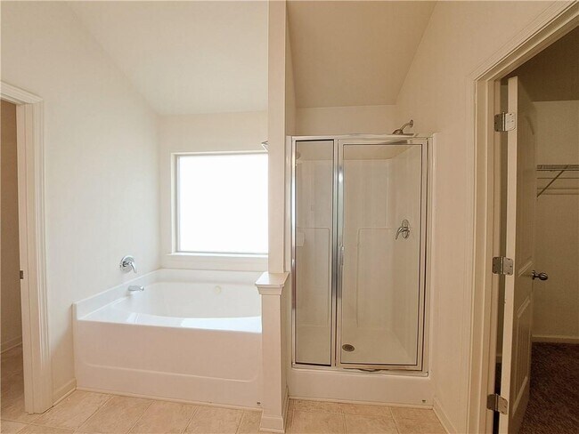 Building Photo - 867 Pine Ln