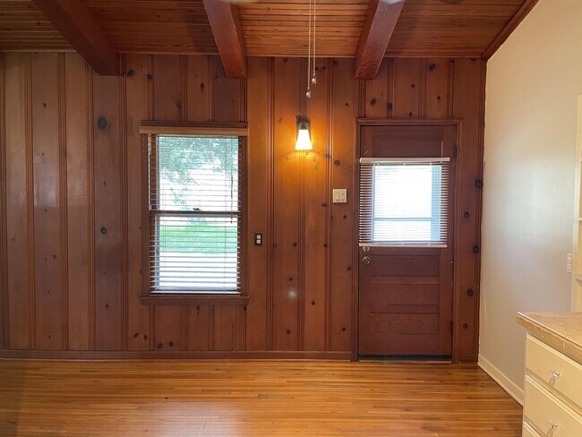 Building Photo - 3713 Aransas St