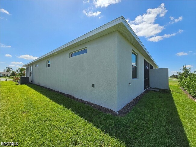 Building Photo - 20503 Hazelnut Ct S