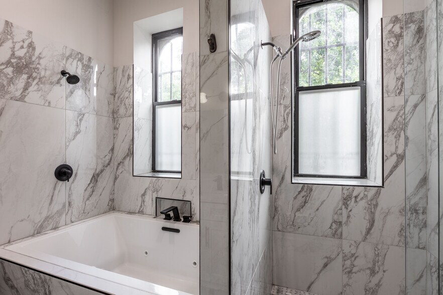 Building Photo - 2701 W Thomas St