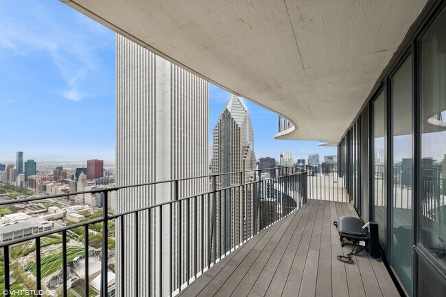 Building Photo - 225 N Columbus Dr