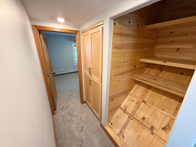 Building Photo - 916 1st St SE