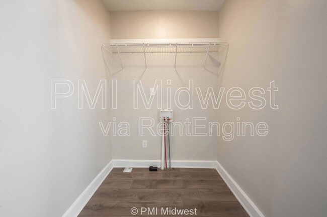 Building Photo - 5045 E 10th St