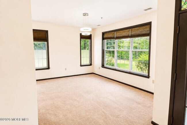 Building Photo - 526 St Andrews Pl