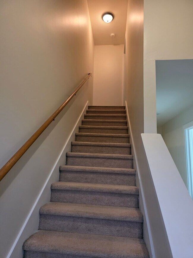 Building Photo - Large 3 Bedroom Townhouse in South Nashville