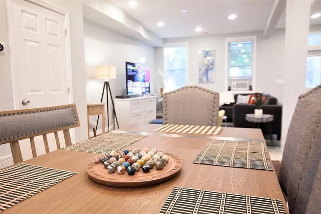 Building Photo - "Spacious 3-Bed, 3-Bath Urban Retreat in Vibrant Washington, DC Neighborhood!"