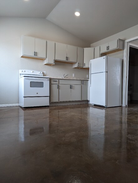 Building Photo - 651 S Union St