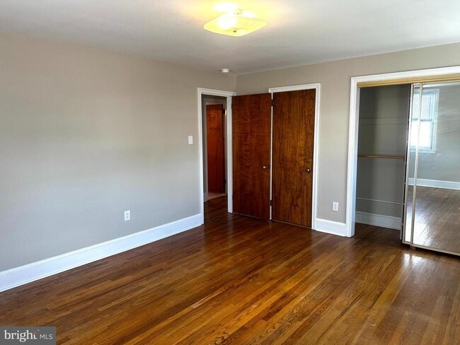 Building Photo - 659 N Main St