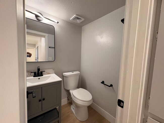Building Photo - 1708 E Fairfield Ct