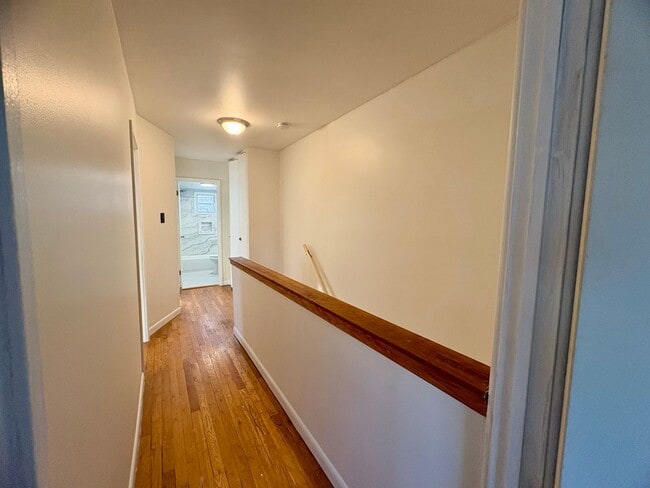 Building Photo - 3 Bedroom 2.5 Bathroom Townhome in Camp Hill!