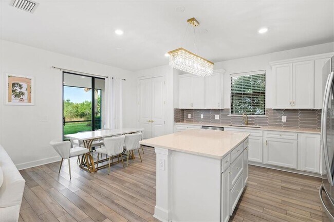 Building Photo - 16235 Pine Mist Dr