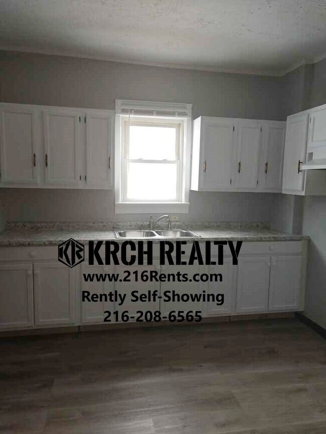 Building Photo - Available Now! Remodeled 3 Bed 1 bath home!