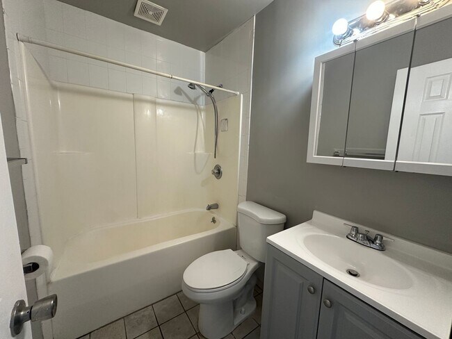 Building Photo - 67-69 Maple Ave