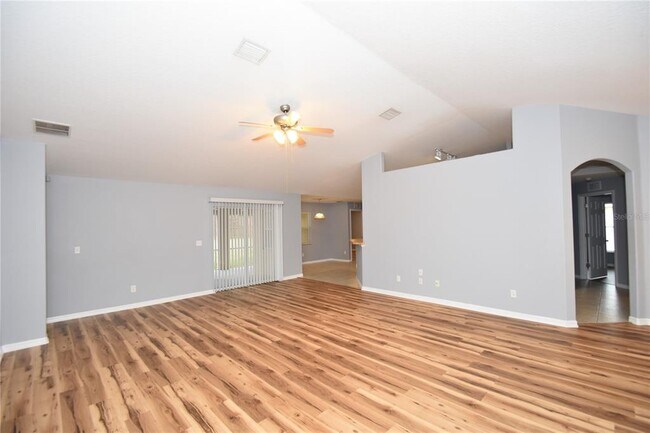 Building Photo - 26 Roller Ln