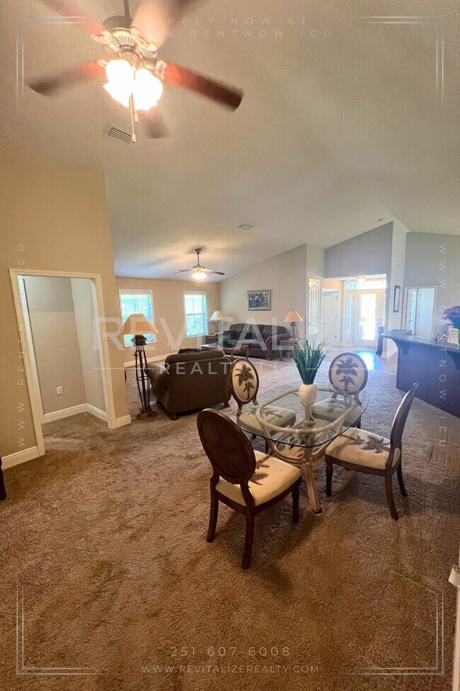 Building Photo - COMING SOON! Beautiful Home in Huntington ...