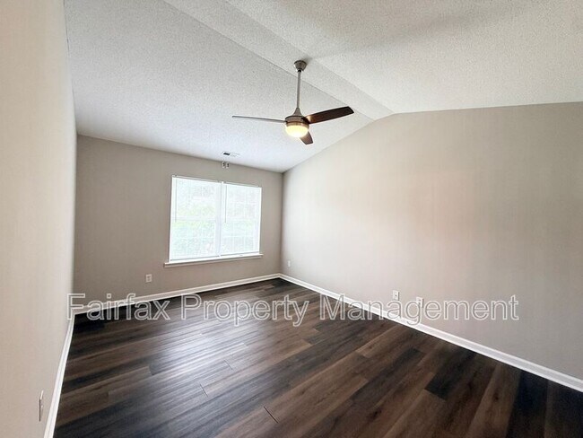 Building Photo - 201 Ridge Lake Dr