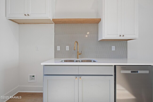 Building Photo - 210 Steiner Oaks