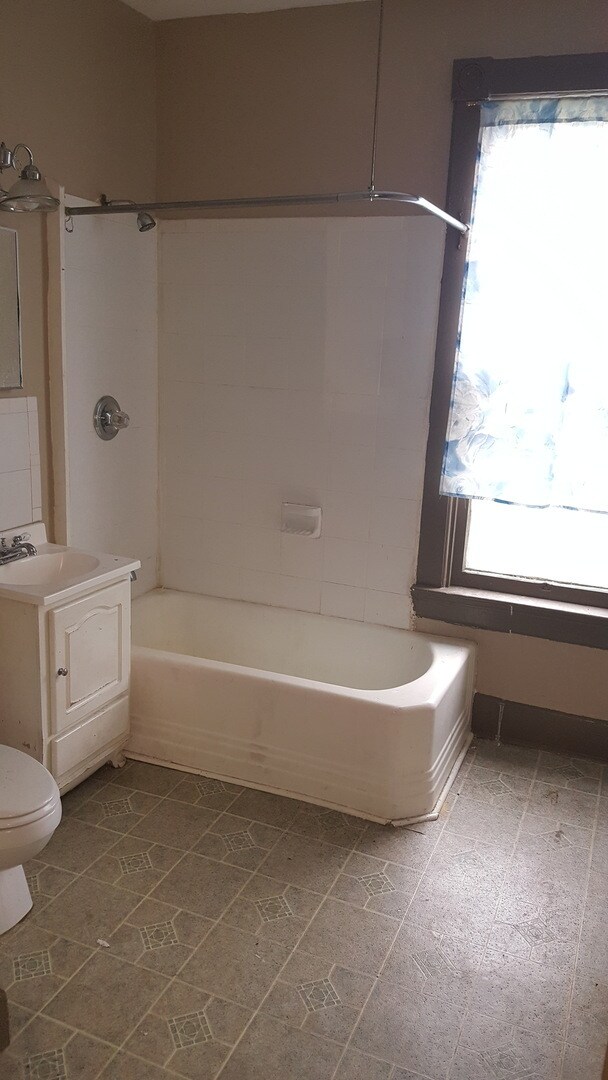 Building Photo - 2463 N Holton St