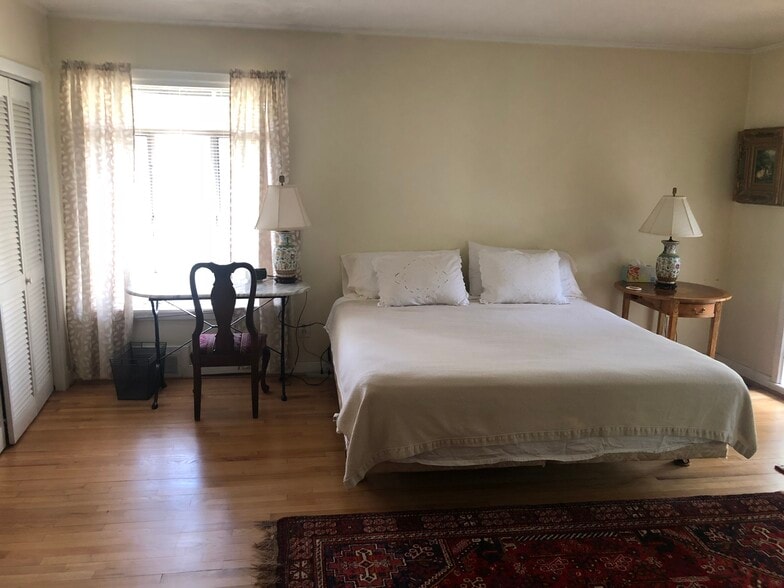 Building Photo - 796 Wesley Dr NW