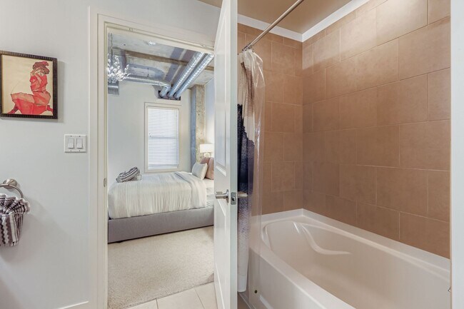 Building Photo - Modern 1 BDR in Peloton - All the Amenities