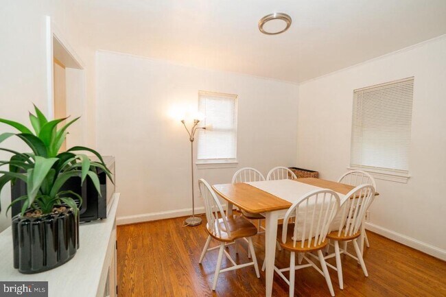 Building Photo - 1037 16th St S