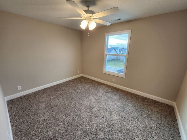 Building Photo - Welcome to Clarksville!