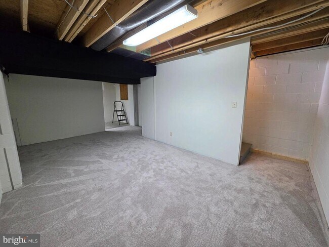 Building Photo - 614 E Pebworth Rd