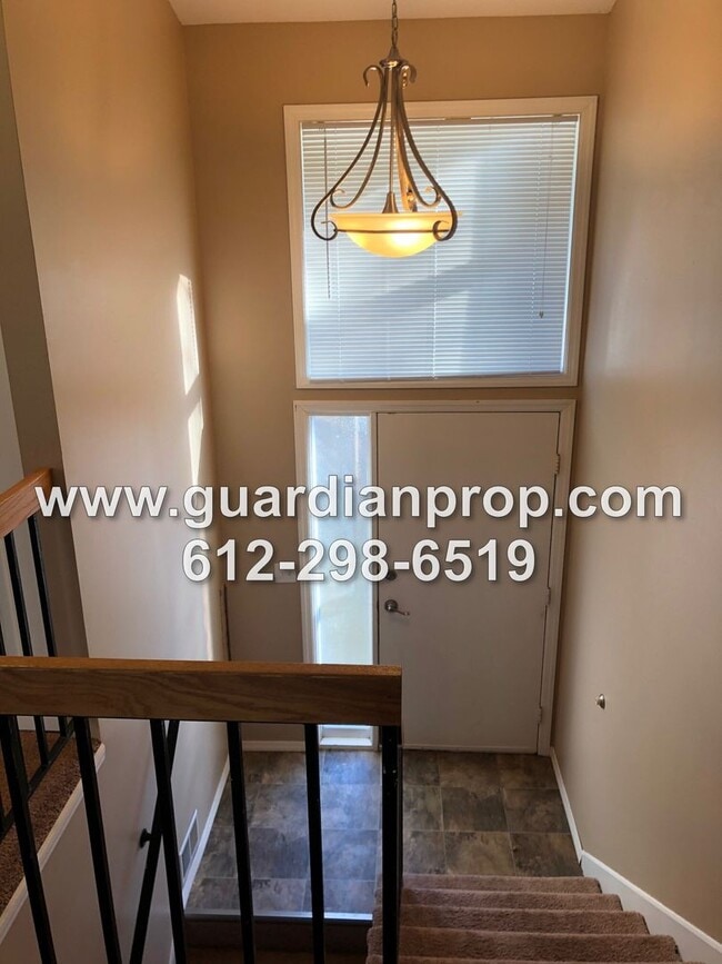 Building Photo - End Unit Townhouse Available August 1, Vau...