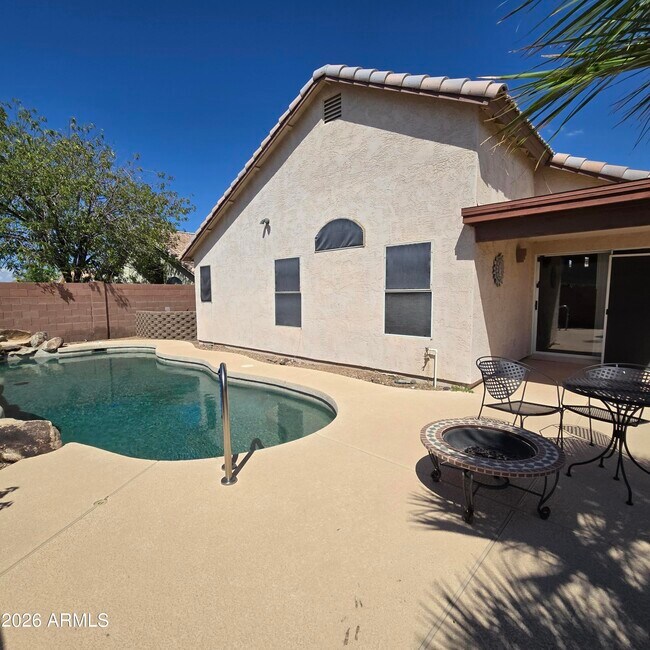 Building Photo - 1125 E Montoya Ln