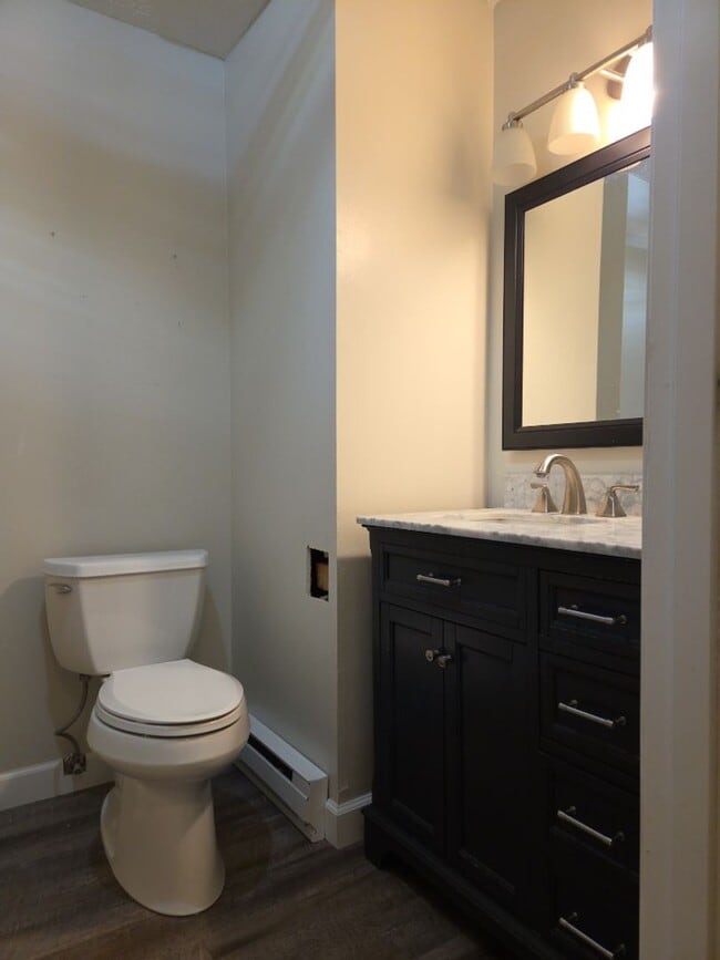 Building Photo - 3 Bed, 1 Bath, 1 Car Garage House for Rent in Bolivar, MO!