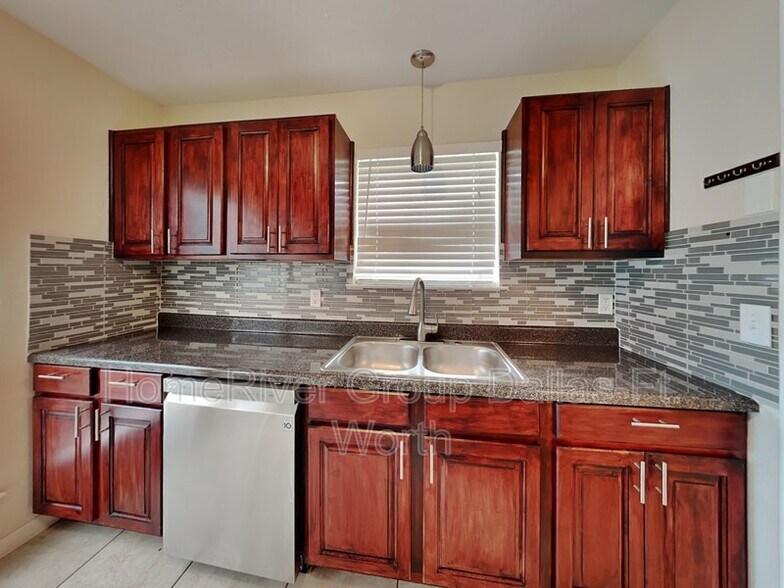 Building Photo - 600 British Ct