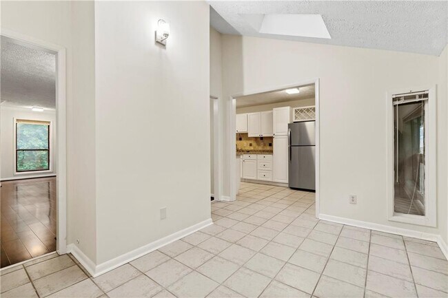 Building Photo - 5137 Roswell Rd NE