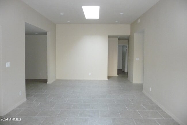 Building Photo - 6141 N 34th Pl