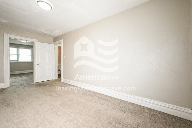 Building Photo - 734 Lillian St