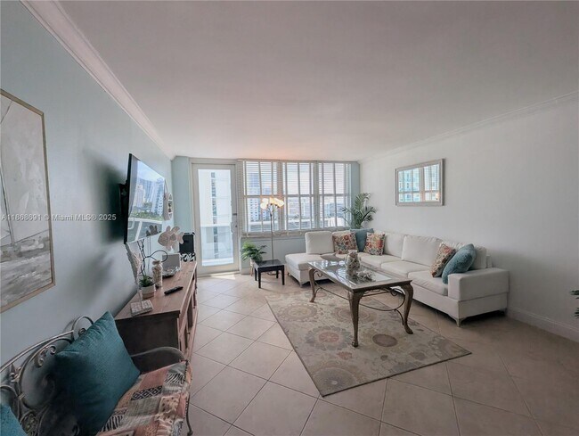 Building Photo - 3725 S Ocean Dr