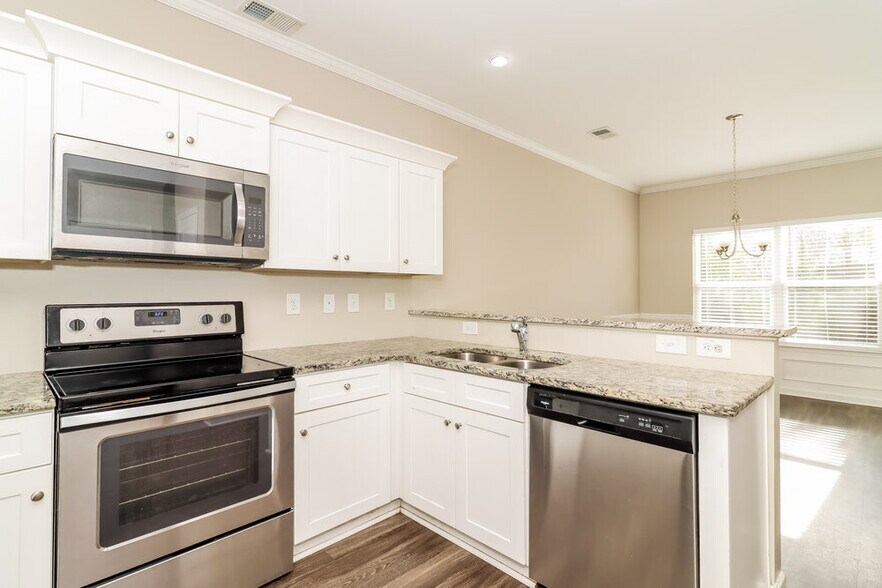 Building Photo - 767 Fieldcrest Dr