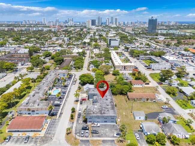 Building Photo - 300 NE 1st Ct