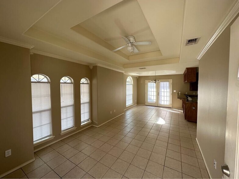 Building Photo - 3603 S Embassy Ave