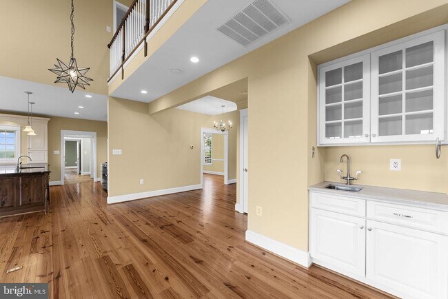 Building Photo - 16250 Short Hill Rd