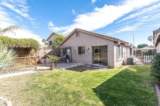 Building Photo - 8646 E Nido Ave