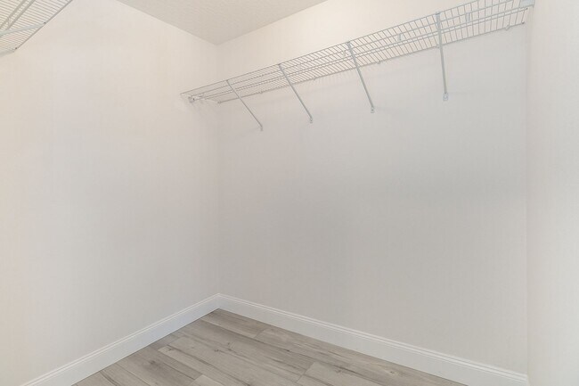 Building Photo - Beautiful Pool Home only Blocks from the Ocean!